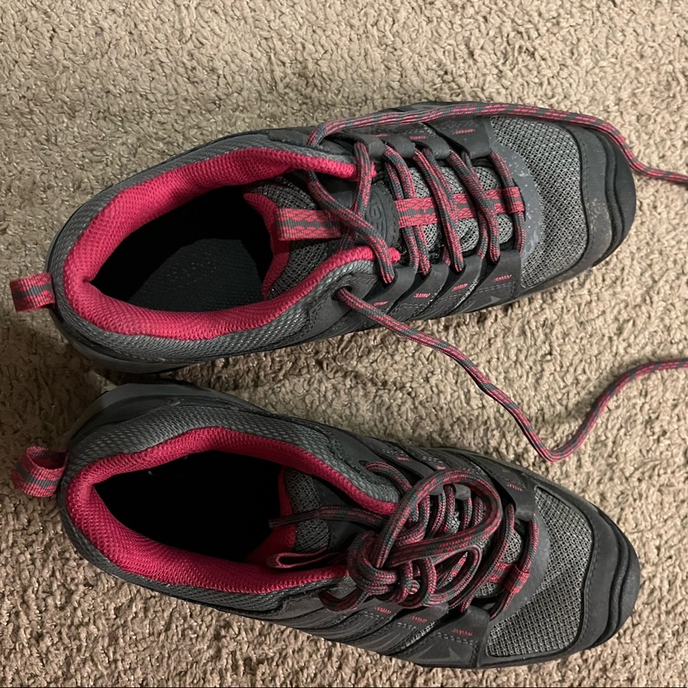 Keen hiking shoes 7.5